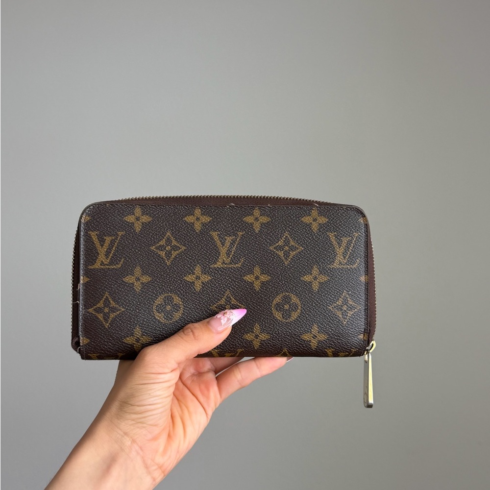 louis vuitton monogram zip around wallet